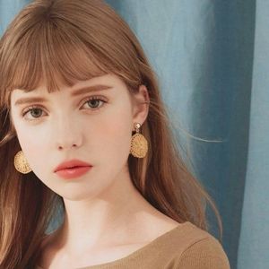 Meet your Posher, Nora dillondh